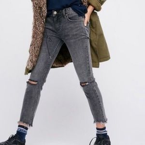 FREE PEOPLE Distressed knee Ankle Jeans